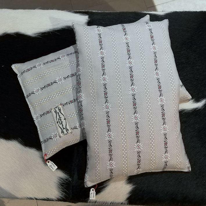 Traubenkernkissen Handarbeit, Edelweissstoff