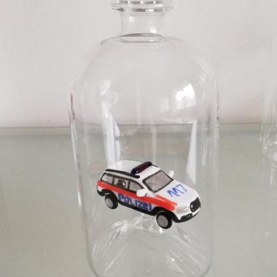 Glasflasche Geschenkflasche mit Sujet Polizeiauto